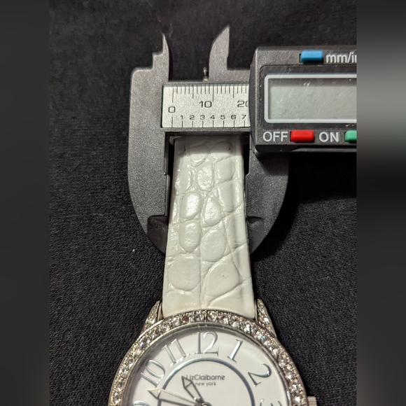 Liz Claiborne Ladies Watch white Leather Band White Face NEW diamond Bessel - Picture 4 of 9